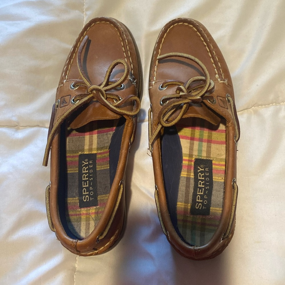 Sperry top sider boat shoe size 6 (reposhing, did not fit me)